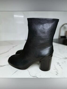 Maison Margiela Tabi Split Toe Ankle Boots Black Leather EU 38